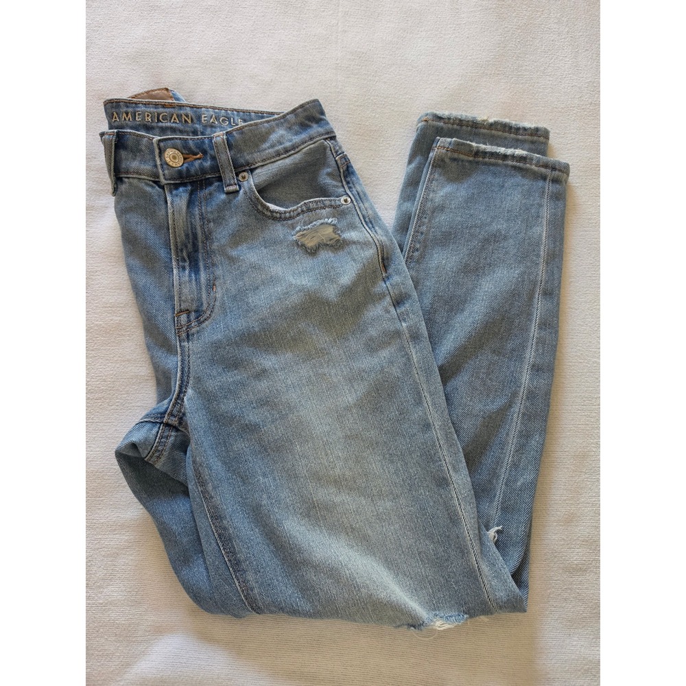 American Eagle Mom Jeans Light Wash Distressed High Rise 000 Short